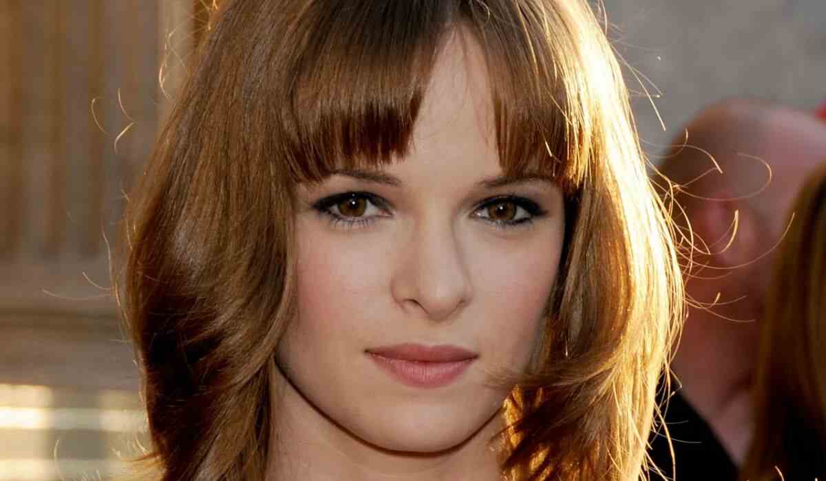 hair color for pale skin brown eyes